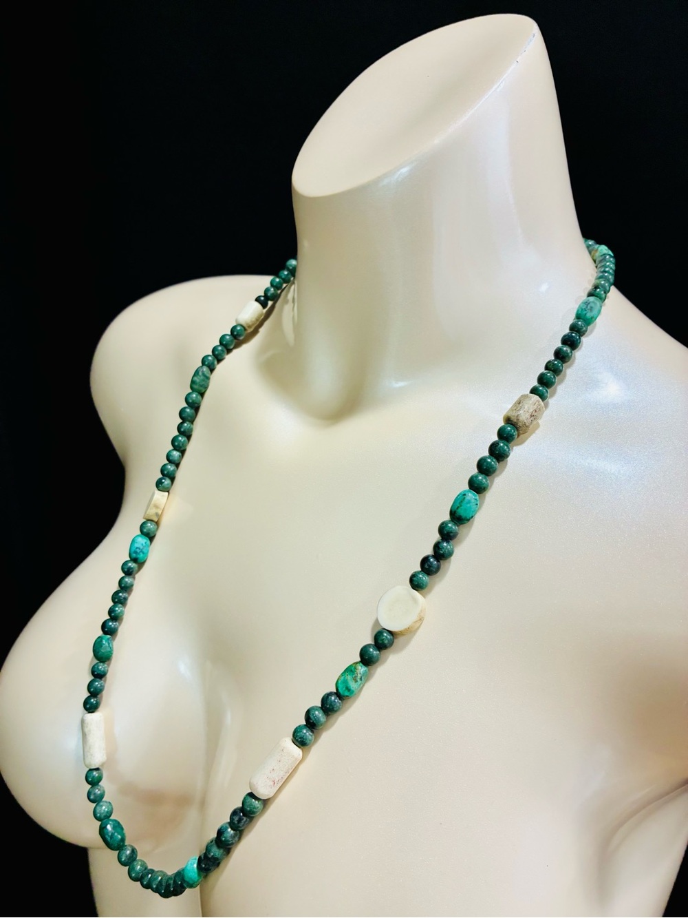 Green Natural Stone Beaded Necklace Cream Accents Toggle Clasp Easy Boho Chic - Picture 8 of 13
